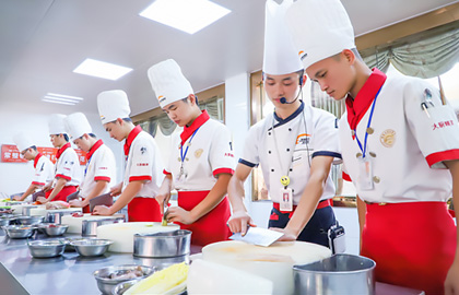 ���ڽ�ѧ����