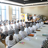 �¶���ѧУ����