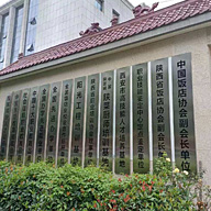 �¶���ѧУ����