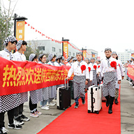 �¶���ѧУ����