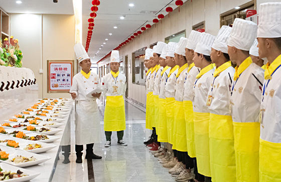 �����ǳ�ί���