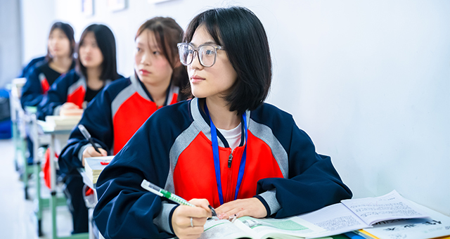 �Ļ��μ�ѵͨ���ʸ�