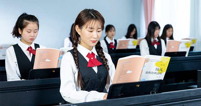 �Ļ��μ�ѵͨ���ʸ�