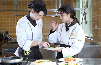 ���;�Ӣרҵ